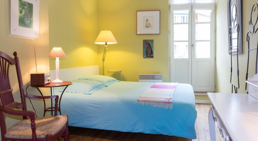 Bed and Breakfast Les Petites Vosges Bagnères-de-Bigorre Zimmer foto