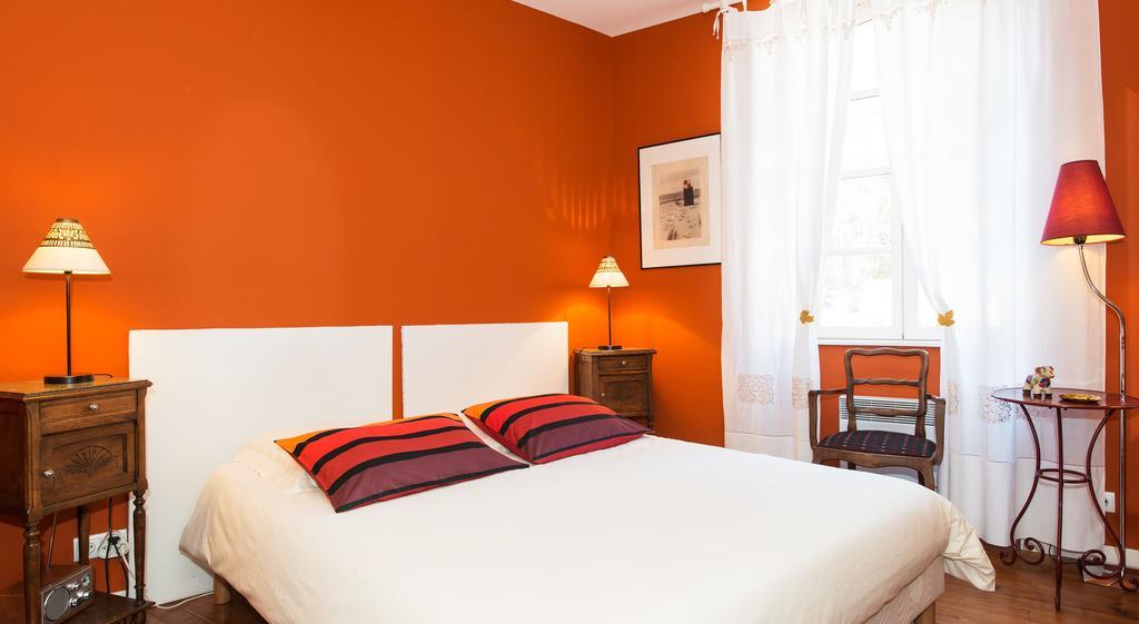 Bed and Breakfast Les Petites Vosges Bagnères-de-Bigorre Zimmer foto