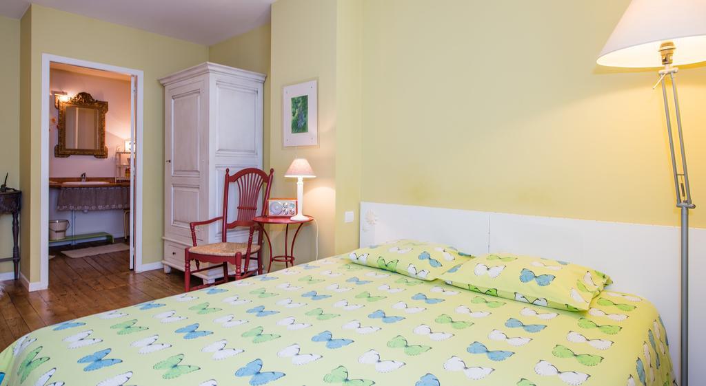 Bed and Breakfast Les Petites Vosges Bagnères-de-Bigorre Zimmer foto